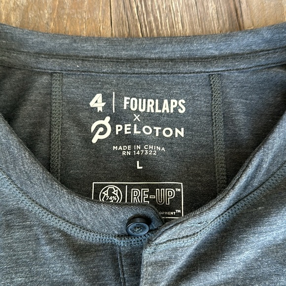 Fourlaps x Peloton Men’s 3 button T shirt - Size L - Picture 2 of 6